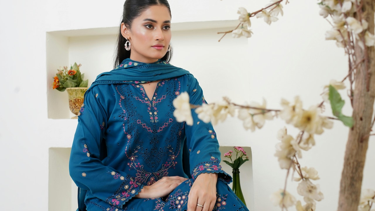 This Festive Season Get Women's Ethnic Kurta Sets From Sangria On Myntra Sale - Check Discounts.