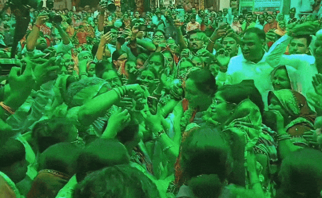Video: मीरा की भक्ति के रंग में रंगी डिप्टी सीएम दिया कुमारी, कान्हा को रिझाने के लिए महिलाओं संग किया नृत्य
