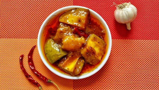 Grocery Deals Under 500: Schezwan Chutney से लेकर Achar तक, इस ग्रोसरी डील्स में सब कुछ मिलेगा कम प्राइस में