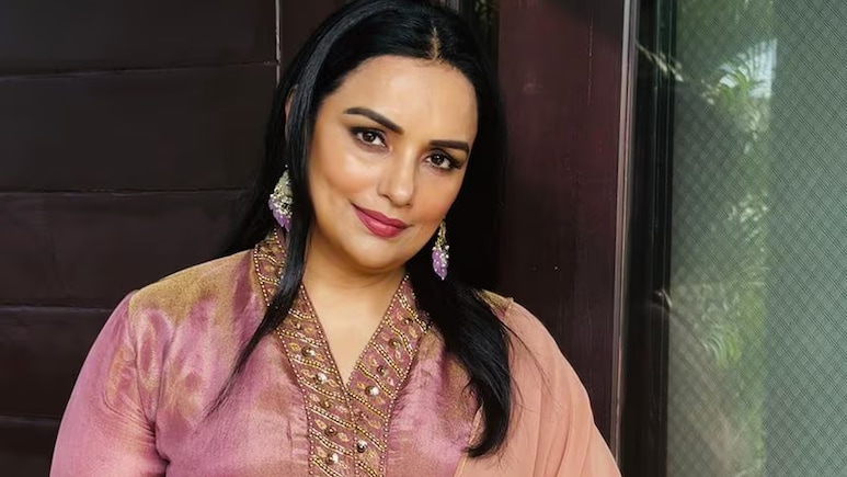 श्वेता मेनन को कोर्ट से मिली बड़ी राहत, एक्ट्रेस पर लगे हैं फिल्मों और विज्ञापन के जरिए अश्लील फैलाने के आरोप श्वेता मेनन को कोर्ट से मिली बड़ी राहत, एक्ट्रेस पर लगे हैं फिल्मों और विज्ञापन के जरिए अश्लील फैलाने के आरोप
