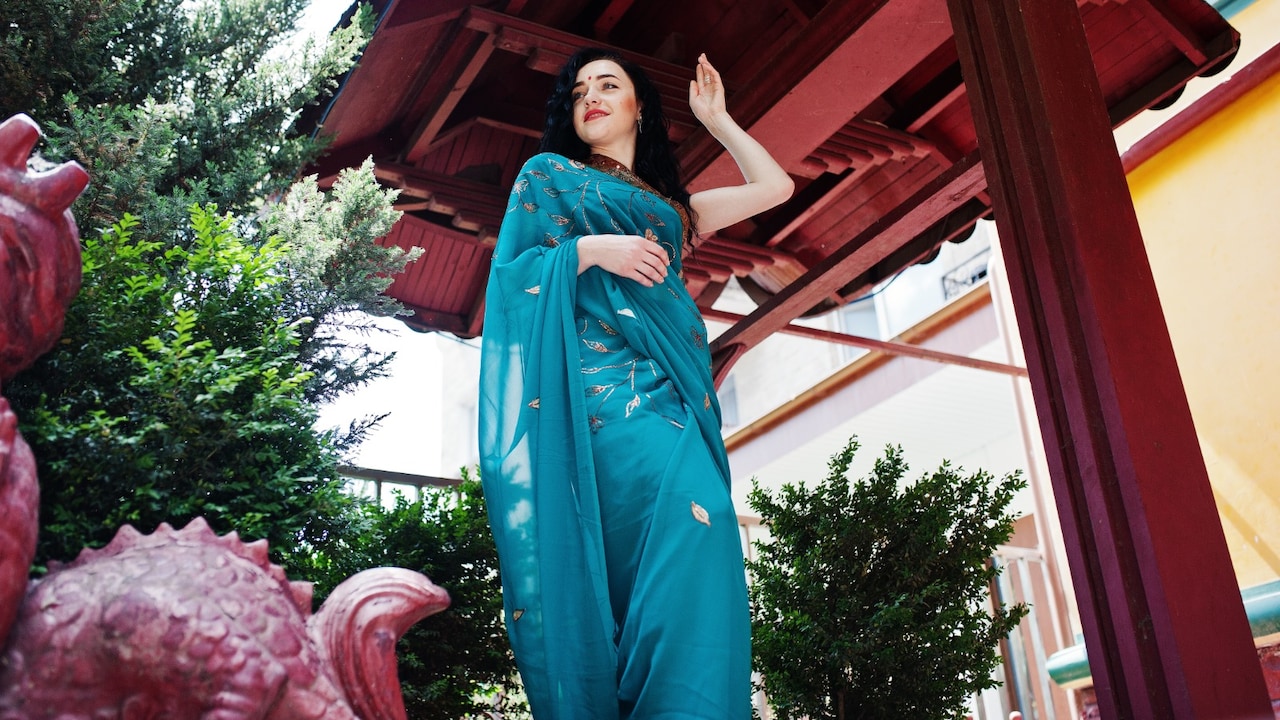 Get top tips and tricks to keep saree pleats sharp without adjustments