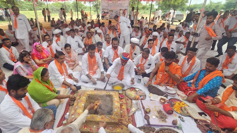 करण सिंह उजियारडा ने मंत्री के लिए किया सद्बुद्धि यज्ञ, कहा- देखें...पानी पीने का है या सीवरेज का करण सिंह उजियारडा ने मंत्री के लिए किया सद्बुद्धि यज्ञ, कहा- देखें...पानी पीने का है या सीवरेज का