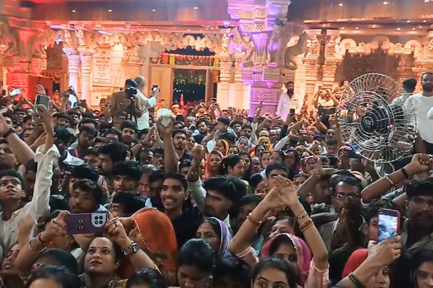 भक्तों का उमड़ा सैलाब भक्तों का उमड़ा सैलाब