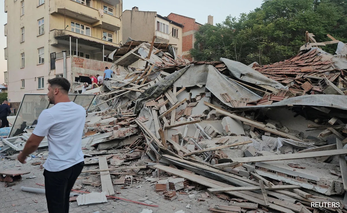1 Dead, Many Buildings Collapse After 6.1 Earthquake In Turkey