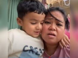 भारती सिंह ने वायरल गुड़िया को लगाई आग, बेटे की डरावनी हरकतों से घबराईं कॉमेडियन, बोलीं- ये शापित है भारती सिंह ने वायरल गुड़िया को लगाई आग, बेटे की डरावनी हरकतों से घबराईं कॉमेडियन, बोलीं- ये शापित है