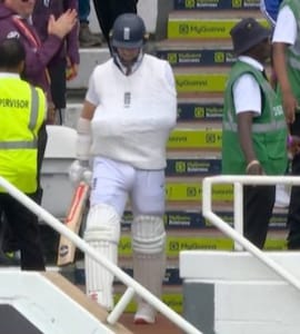 Chris Woakes Braves Dislocated Shoulder, Comes Out To Bat Wearing A Sling - Video