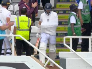 Woakes Braves Dislocated Shoulder, Comes Out To Bat Wearing A Sling - Video