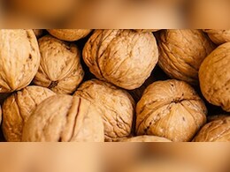 अखरोट से हरी पत्तेदार सब्जियों तक, मानसिक स्वास्थ्य के लिए बेहद फायदेमंद हैं ये चीजें  अखरोट से हरी पत्तेदार सब्जियों तक, मानसिक स्वास्थ्य के लिए बेहद फायदेमंद हैं ये चीजें