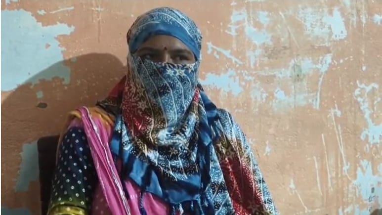 ससुर ने पांच साल तक बहू के साथ किया रेप, शिकायत पर पति बोला- रहना है तो सहना पड़ेगा ससुर ने पांच साल तक बहू के साथ किया रेप, शिकायत पर पति बोला- रहना है तो सहना पड़ेगा