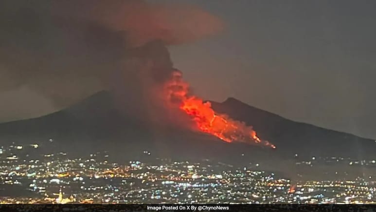 Italy Shuts Down Mount Vesuvius To Tourists As Wildfire Rages Italy Shuts Down Mount Vesuvius To Tourists As Wildfire Rages
