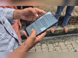 नोएडा में मृतक महिला के खाते में अचानक आ गए अरबों रुपये, खबर फैलते ही जुट गई भीड़