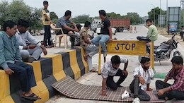 Rajasthan: 20 किमी के दायरे में आने वालों का टोल माफ, प्रशासन से बातचीत पर स्थानीय लोगों को धरना खत्म