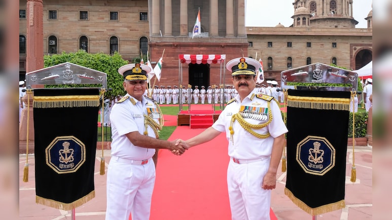 वाइस एडमिरल संजय वात्स्यायन ने नौसेना के उप प्रमुख के तौर पर कार्यभार संभाल वाइस एडमिरल संजय वात्स्यायन ने नौसेना के उप प्रमुख के तौर पर कार्यभार संभाल