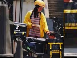 Chinese Mother Delivers Food With Sick Daughter In Meal Box, Wins Hearts Online