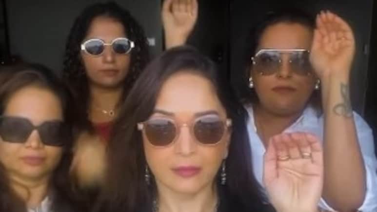 माधुरी दीक्षित का 26 साल पुराने 'कहीं आग लगे लग जावे' गाने पर डांस वीडियो, फैंस कर रहे तारीफ