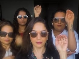 माधुरी दीक्षित का 26 साल पुराने 'कहीं आग लगे लग जावे' गाने पर डांस वीडियो, फैंस कर रहे तारीफ माधुरी दीक्षित का 26 साल पुराने 'कहीं आग लगे लग जावे' गाने पर डांस वीडियो, फैंस कर रहे तारीफ