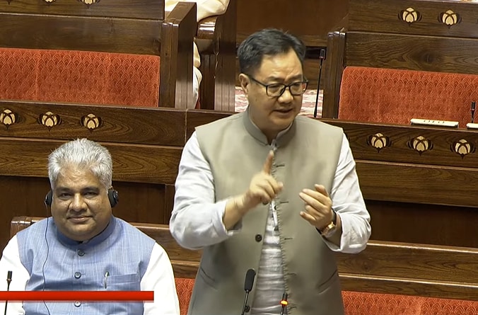 संसदीय कार्यमंत्री किरेन रिजिजू ने खरगे के सदन में सीआईएसएफ को लाने के दावे पर सवाल उठाया. संसदीय कार्यमंत्री किरेन रिजिजू ने खरगे के सदन में सीआईएसएफ को लाने के दावे पर सवाल उठाया.