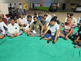 Rajasthan: सफाईकर्मी ने की डिलीवरी! प्रसूता बोली- डॉक्टर की मौजूदगी में जबरदस्ती प्रसव कराया, परिजन धरने पर बैठे Rajasthan: सफाईकर्मी ने की डिलीवरी! प्रसूता बोली- डॉक्टर की मौजूदगी में जबरदस्ती प्रसव कराया, परिजन धरने पर बैठे