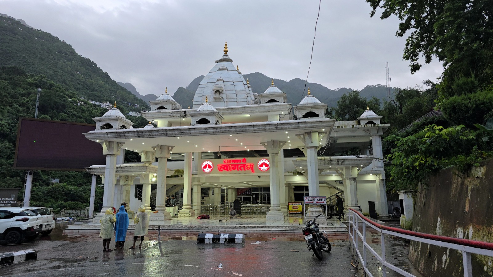 वैष्णो देवी में अर्धकुंवारी लैंडस्लाइड हादसे में 32 लोगों की मौत: रिपोर्ट्स