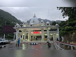 Vaishno Devi landslide : वैष्णो देवी भूस्खलनातील मृतांचा आकडा वाढला, 32 जण दगावले; अद्यापही बचावकार्य सुरू Vaishno Devi landslide : वैष्णो देवी भूस्खलनातील मृतांचा आकडा वाढला, 32 जण दगावले; अद्यापही बचावकार्य सुरू