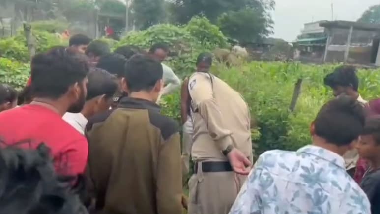 खरगोन में नाबालिग बेटी से बलात्कार, उससे पैदा हुई बच्ची को झाड़ियों में फेंका कलयुगी पिता, आरोपी गिरफ्तार खरगोन में नाबालिग बेटी से बलात्कार, उससे पैदा हुई बच्ची को झाड़ियों में फेंका कलयुगी पिता, आरोपी गिरफ्तार