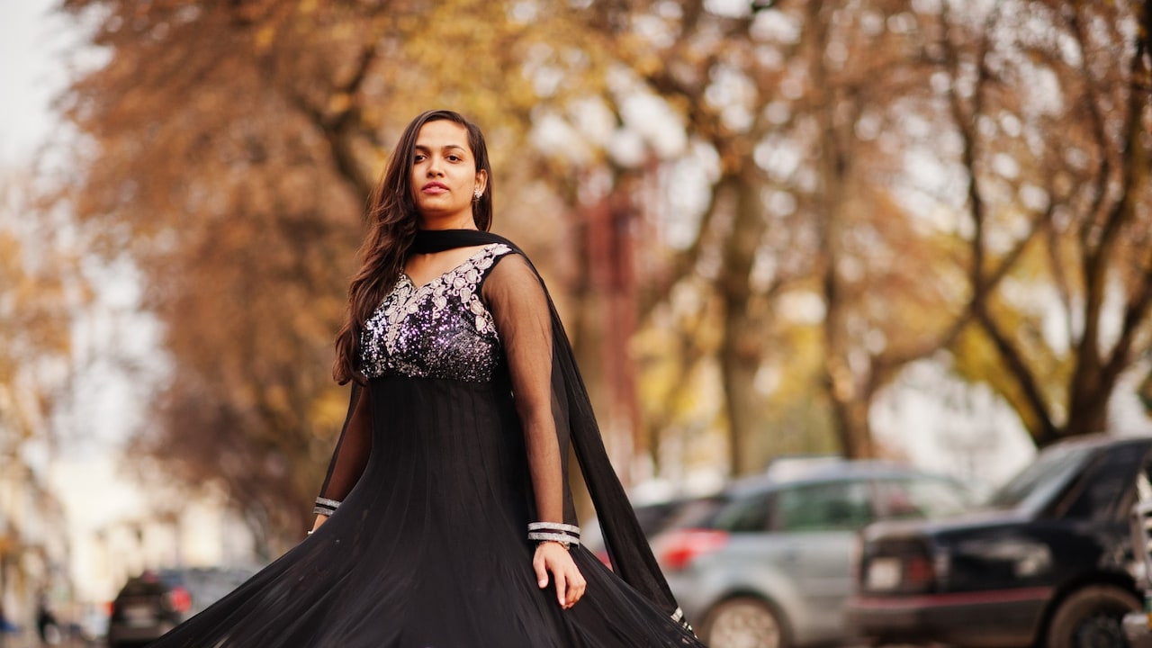 Style Ethnic Gowns for cocktail nights without overdoing jewellery