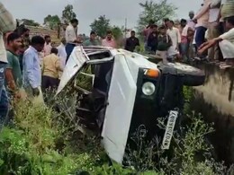 School Van Accident: बड़ी लापरवाही, बच्चों को स्कूल ले जाते समय वैन से ड्राइविंग सीख रहा था संचालक School Van Accident: बड़ी लापरवाही, बच्चों को स्कूल ले जाते समय वैन से ड्राइविंग सीख रहा था संचालक