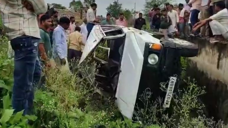 School Van Accident: बड़ी लापरवाही, बच्चों को स्कूल ले जाते समय वैन से ड्राइविंग सीख रहा था संचालक School Van Accident: बड़ी लापरवाही, बच्चों को स्कूल ले जाते समय वैन से ड्राइविंग सीख रहा था संचालक