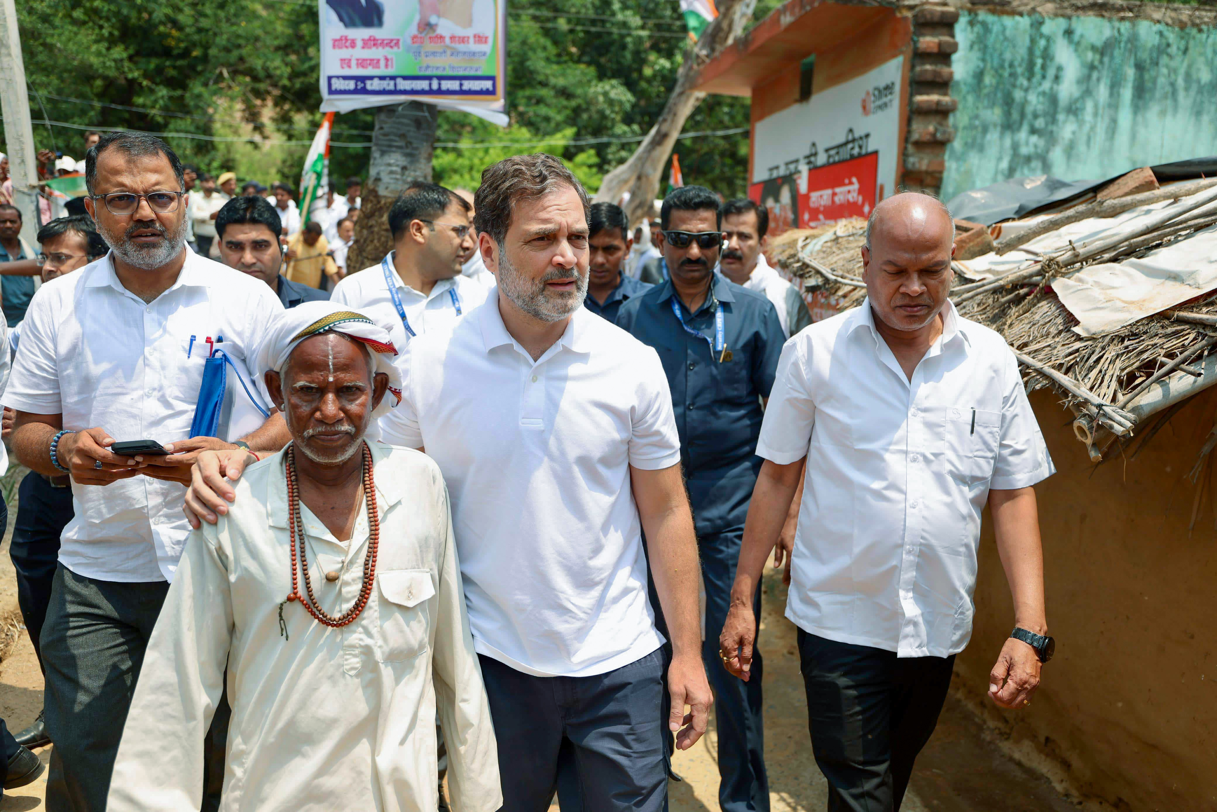 Mountain Man's Son Thanks Rahul Gandhi For Building House In Bihar
