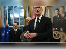 ट्रंप की आंखें भी चमकीं! Apple के CEO ने अमेरिकी राष्ट्रपति को दिया 24 कैरेट सोने से बना स्पेशल गिफ्ट  ट्रंप की आंखें भी चमकीं! Apple के CEO ने अमेरिकी राष्ट्रपति को दिया 24 कैरेट सोने से बना स्पेशल गिफ्ट