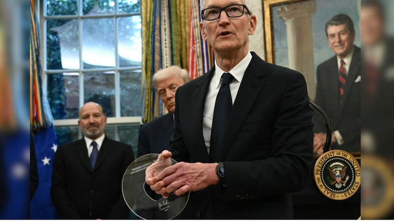 ट्रंप की आंखें भी चमकीं! Apple के CEO ने अमेरिकी राष्ट्रपति को दिया 24 कैरेट सोने से बना स्पेशल गिफ्ट ट्रंप की आंखें भी चमकीं! Apple के CEO ने अमेरिकी राष्ट्रपति को दिया 24 कैरेट सोने से बना स्पेशल गिफ्ट