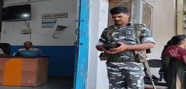Jharkhand Police Raid: सतना में झारखंड पुलिस का छापा, आरोपी फरार; जानिए किस मामले पर हुआ एक्शन Jharkhand Police Raid: सतना में झारखंड पुलिस का छापा, आरोपी फरार; जानिए किस मामले पर हुआ एक्शन