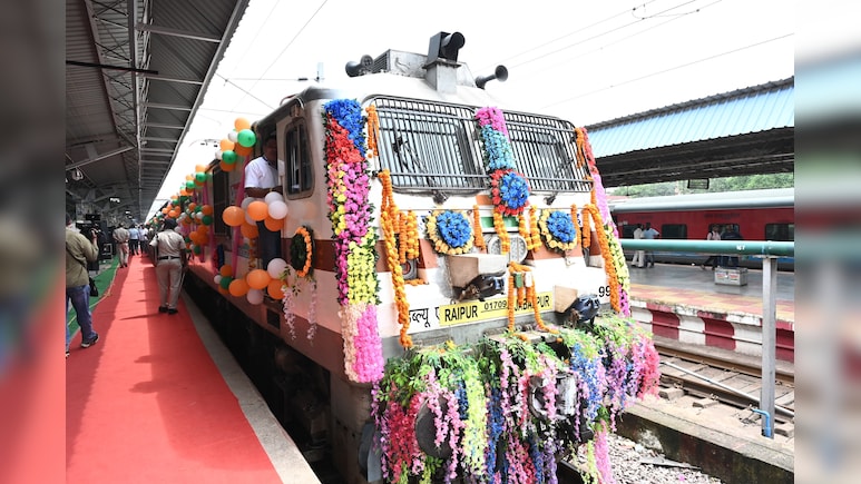 रायपुर-जबलपुर नई एक्सप्रेस ट्रेन हुआ शुभारंभ, CM और विधानसभा अध्यक्ष ने दिखाई हरी झंडी, देखें पूरा शेड्यूल 