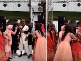 डांस के लिए कहने पर गुस्से से तिलमिलाया दूल्हा, दुल्हन का किया बुरा हाल, लोग बोले- फ्यूचर में क्या करेगा ये... डांस के लिए कहने पर गुस्से से तिलमिलाया दूल्हा, दुल्हन का किया बुरा हाल, लोग बोले- फ्यूचर में क्या करेगा ये...