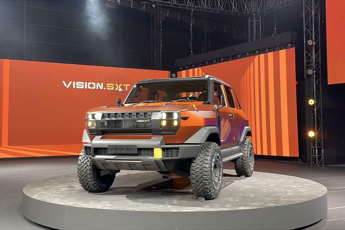 The Mahindra Vision SXT offers a pickup-truck like cabin The Mahindra Vision SXT offers a pickup-truck like cabin
