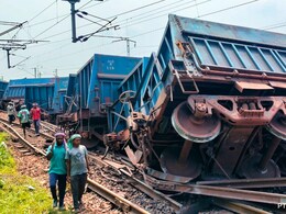 कोतमा स्टेशन के पास बड़ा रेल हादसा, मालगाड़ी के डिब्बे पटरी से उतरे, दो पलटे, मचा हड़कंप कोतमा स्टेशन के पास बड़ा रेल हादसा, मालगाड़ी के डिब्बे पटरी से उतरे, दो पलटे, मचा हड़कंप