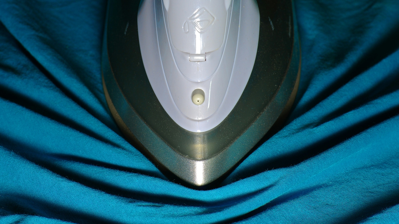 Make Your Clothes Wrinkle Free With Top Steam Irons From Amazon