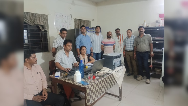 1 लाख की सरेआम रिश्वत ले रहा था वेयरहाउस प्रबंधक, लोकायुक्त पुलिस ने रंगे हाथों दबोचा