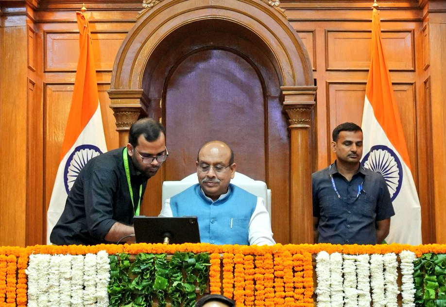 दिल्ली विधानसभा में निजी स्कूलों की फीस पर लगाम लगाने वाला विधेयक पारित