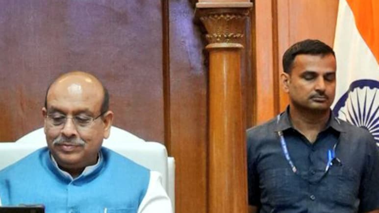 दिल्ली विधानसभा में निजी स्कूलों की फीस पर लगाम लगाने वाला विधेयक पारित दिल्ली विधानसभा में निजी स्कूलों की फीस पर लगाम लगाने वाला विधेयक पारित