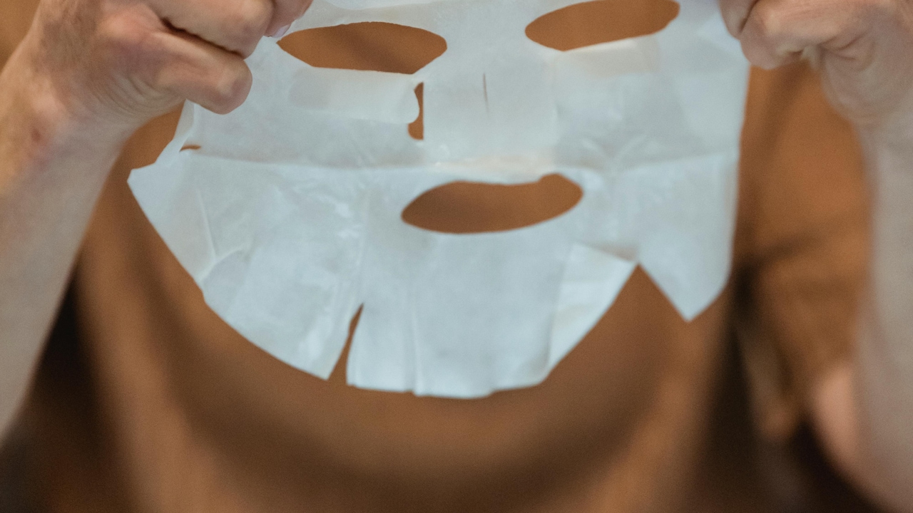 How To Tame Oily Skin: Top 5 Oil Control Masks Under ₹399