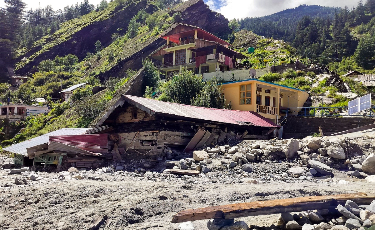 उत्तराखंड के पहाड़ों पर बेतहाशा निर्माण पर वैज्ञानिकों ने उठाए सवाल, धराली जैसे हादसे रोकने के लिए की यह मांग