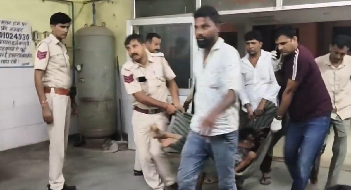 घायलों को दौसा जिला अस्पताल में भर्ती कराया गया. घायलों को दौसा जिला अस्पताल में भर्ती कराया गया.