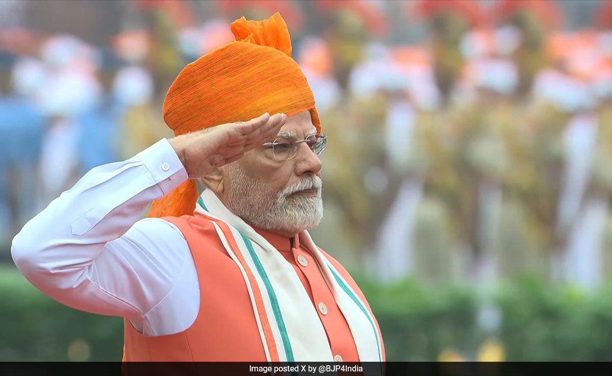 PM Modi sports saffron turban for 79th Independence Day celebrations