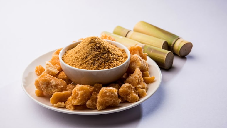 क्या गुड़ खाने से खून साफ होता है? कितनी सच है ये बात, जानिए Jaggery के शानदार फायदे क्या गुड़ खाने से खून साफ होता है? कितनी सच है ये बात, जानिए Jaggery के शानदार फायदे
