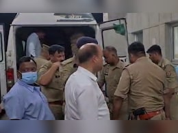 बुलंदशहर में श्रद्धालुओं से भरे ट्रैक्टर को कंटेनर ने मारी टक्कर, 8 की मौत, 43 घायल बुलंदशहर में श्रद्धालुओं से भरे ट्रैक्टर को कंटेनर ने मारी टक्कर, 8 की मौत, 43 घायल