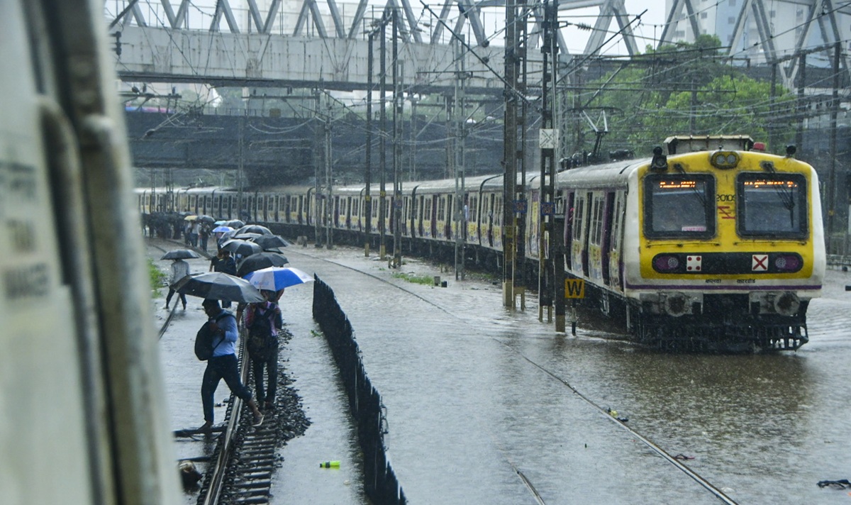 Mumbai Rain News Live Updates: Monorail Breaks Down, Red Alert Till Wednesday