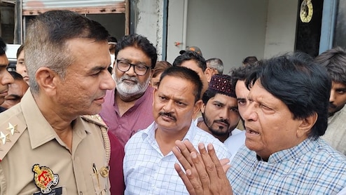 यूपी के फिरोजाबाद में कब्रिस्तान पर सियासी घमासान, सपा सांसद बोले- साजिश रच रहा है प्रशासन
