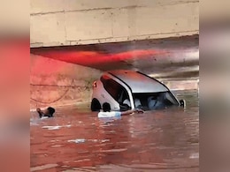 डूबती कार में छटपटा रहे थे युवक... ठाणे में लड़कों ने जान की बाजी लगाकर मौत के मुंह से निकाला डूबती कार में छटपटा रहे थे युवक... ठाणे में लड़कों ने जान की बाजी लगाकर मौत के मुंह से निकाला