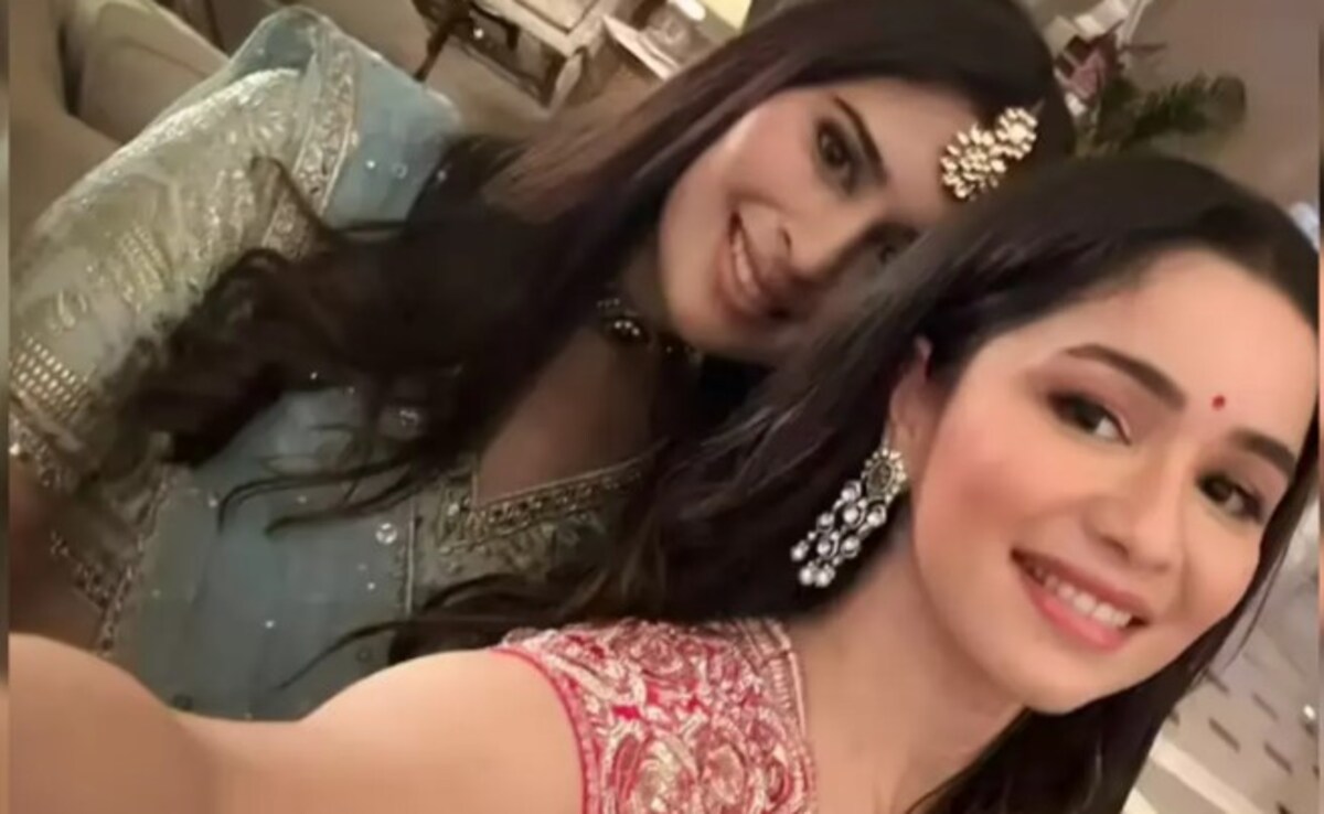 Unseen Pics Of Saaniya Chandok, Arjun Tendulkars Fiancee